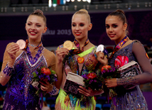 Gümüş mükafatçı da Rusiya təmsilçisi Marqarita Mamundur. Bürünc medal isə Belarus gimnastı Melitina Stanyutanın hesabına yazılıb. Azərbaycan, 19 iyun 2015